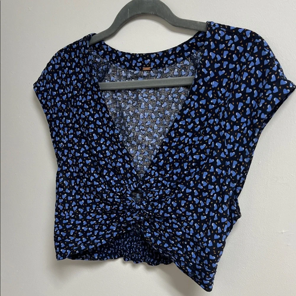 Free People Navy and Blue Heart Print V-Neck Key Hole Crop Top Small Festival